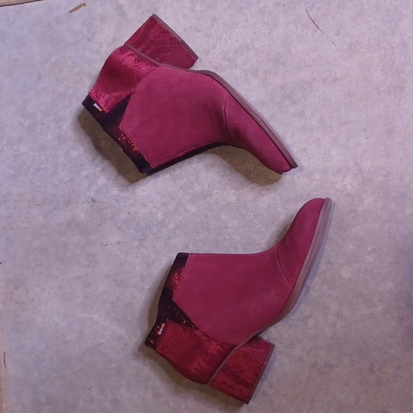 Toms Shoes - Toms Burgundy Ankle Booties Size 8